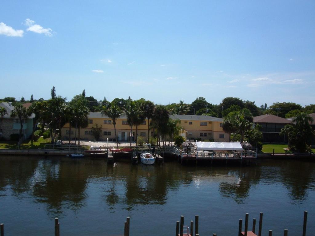 קייפ קורל Hideaway Waterfront Resort מראה חיצוני תמונה