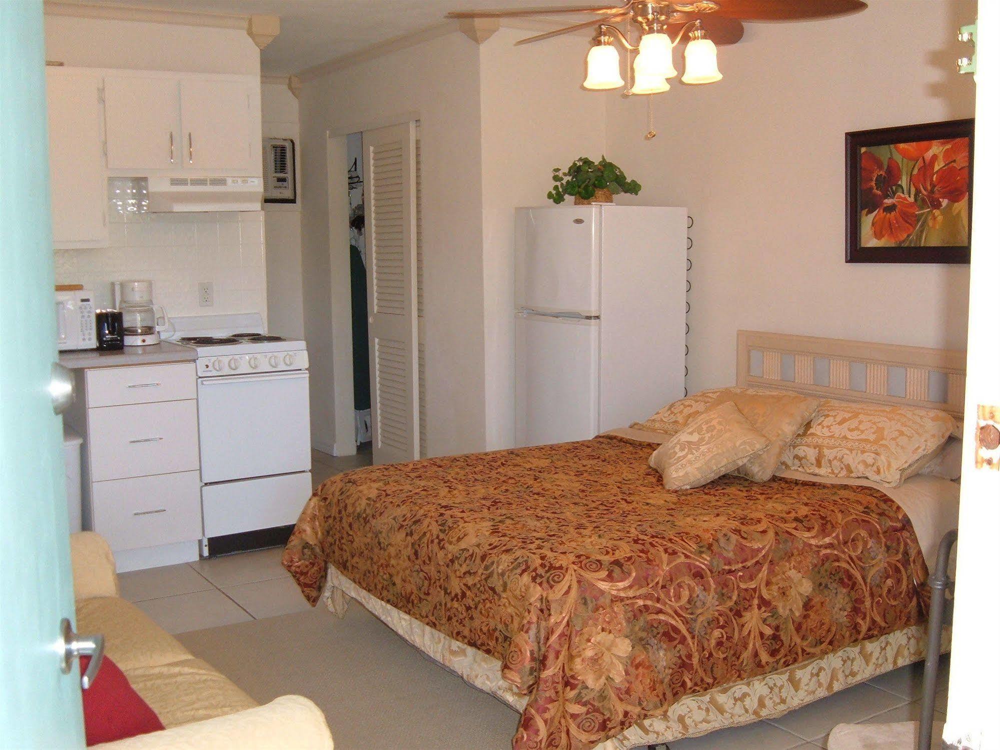 קייפ קורל Hideaway Waterfront Resort מראה חיצוני תמונה