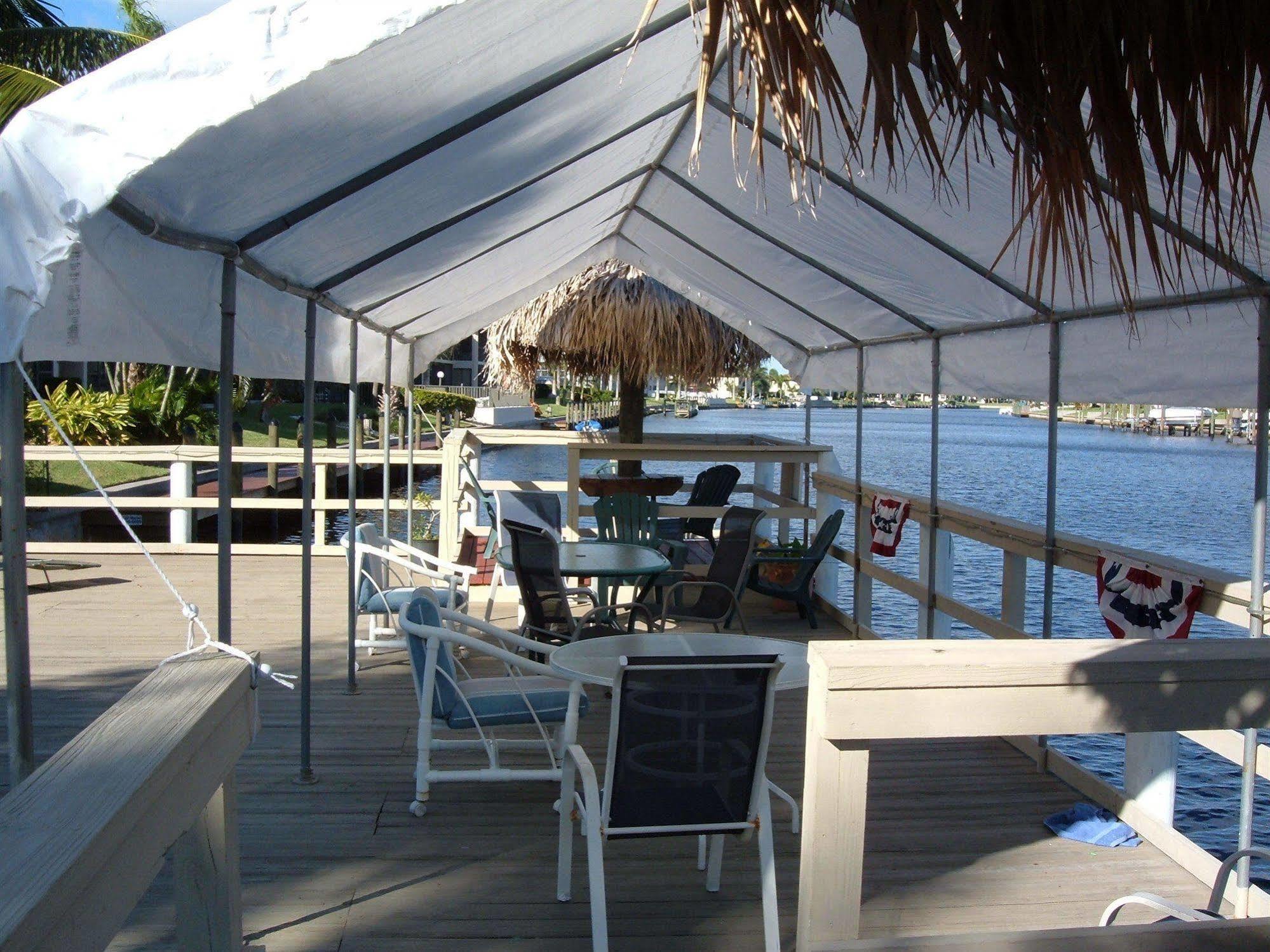 קייפ קורל Hideaway Waterfront Resort מראה חיצוני תמונה